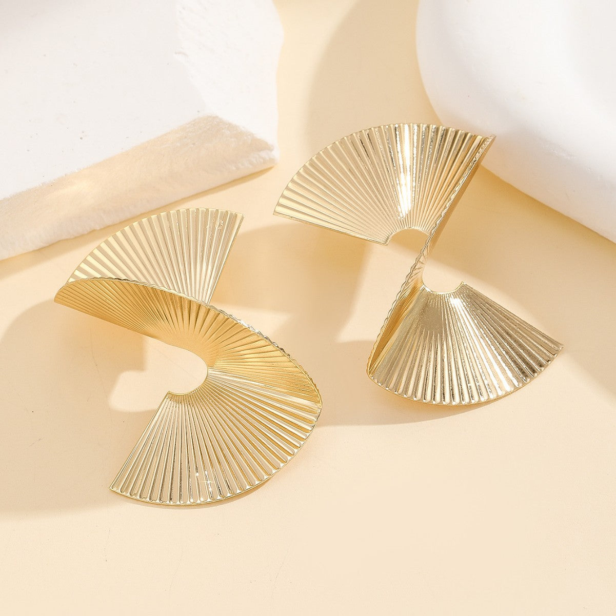 Cross-Border Personalized Bold Geometric Metal Fashionable Retro Elegant Trendy Cool-Girl Style Pearl Earrings